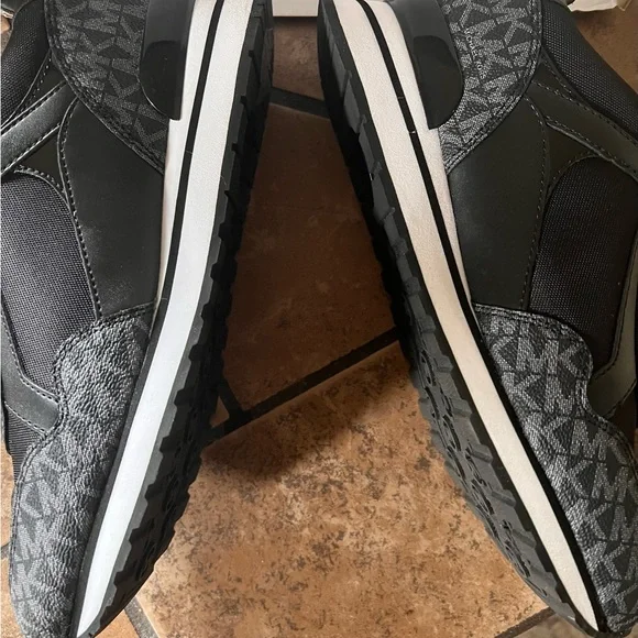 Michael Michael Kors Black/Silver Wilma Logo Trainer NEVER WORN - Picture 7 of 11